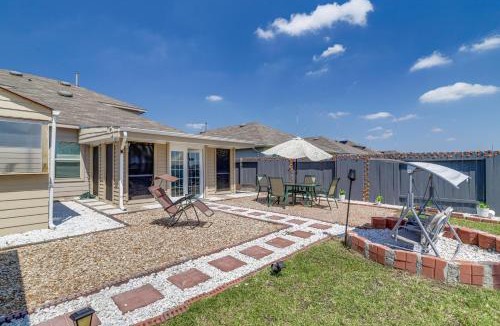 Houston House | Welcoming Home ~ 16 Mi to Downtown Houston!