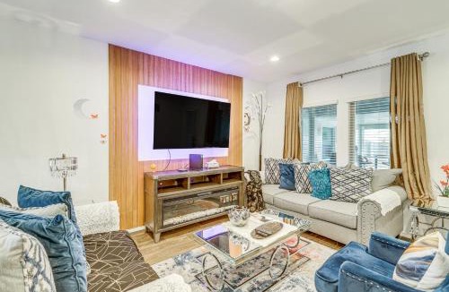 Houston House | Welcoming Home ~ 16 Mi to Downtown Houston!