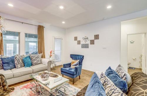 Houston House | Welcoming Home ~ 16 Mi to Downtown Houston!