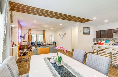 Houston House | Welcoming Home ~ 16 Mi to Downtown Houston!