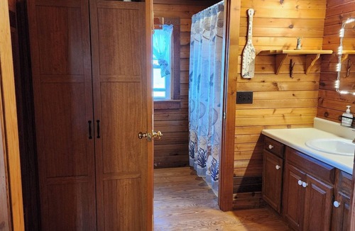 Columbia Cabin | Welcoming Hooks Hideaway-The Cabin on the Albemarle Sound