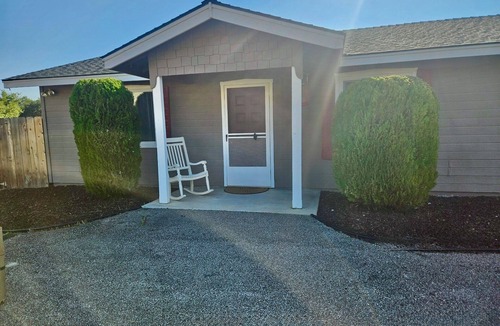 Atascadero Cottage | Welcoming private guesthouse near the beach & wineries in charming Atascadero