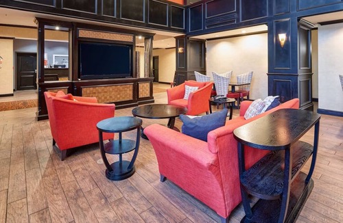 Waco Hotel | Welcoming Room with Free Hot Breakfast & Parking - Near Baylor! Indoor Pool!