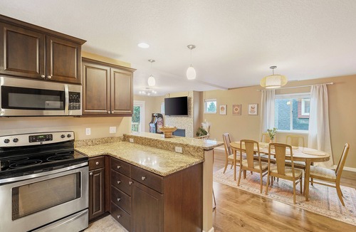 Mount Tabor House | Welcoming Space - 4Bed/3.5Bath Steps from Mt. Tabor Park