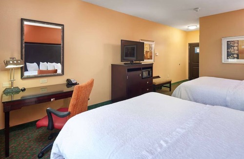 Waco Hotel | Welcoming Stay Near Texas Sports Hall of Fame, Free Parking & Breakfast, Pool!