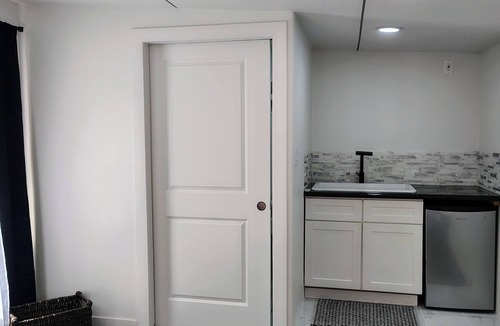 Roseville Apartment | Welcoming studio in Roseville perfect for a cozy getaway