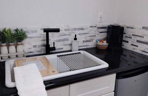 Roseville Apartment | Welcoming studio in Roseville perfect for a cozy getaway