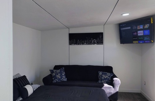 Roseville Apartment | Welcoming studio in Roseville perfect for a cozy getaway