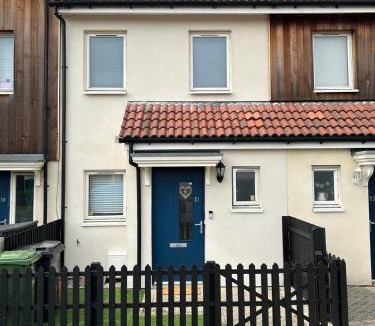 Basildon House | Welcoming terraced home in Basildon