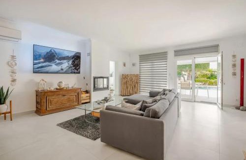 Empuriabrava Villa | Welcoming villa in Empuriabrava with private pool