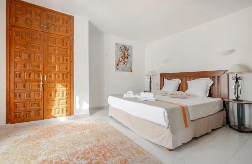 Empuriabrava Villa | Welcoming villa in Empuriabrava with private pool