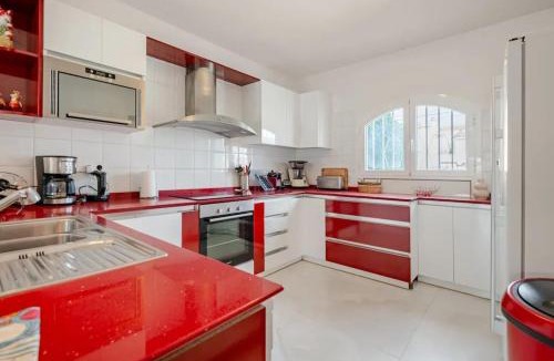 Empuriabrava Villa | Welcoming villa in Empuriabrava with private pool