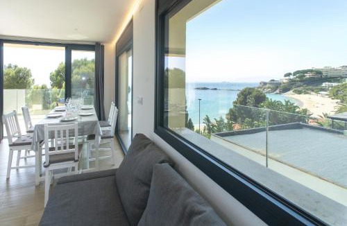 Almadraba-Canyelles Apartment | WELCS APTOS MADRAGUE en L'Almadrava primera linea de mar