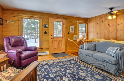 Weld Cabin | Weld Waterfront Log Cabin w/ Kayaks & Canoes!