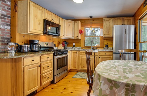 Weld Cabin | Weld Waterfront Log Cabin w/ Kayaks & Canoes!