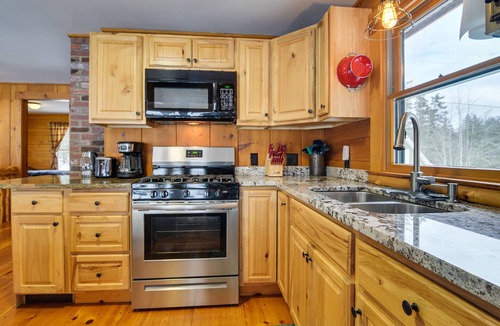 Weld Cabin | Weld Waterfront Log Cabin w/ Kayaks & Canoes!