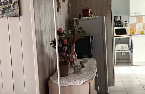 Dange-Saint-Romain Apartment | Well-appointed basement apartment for rent. Very well equipped