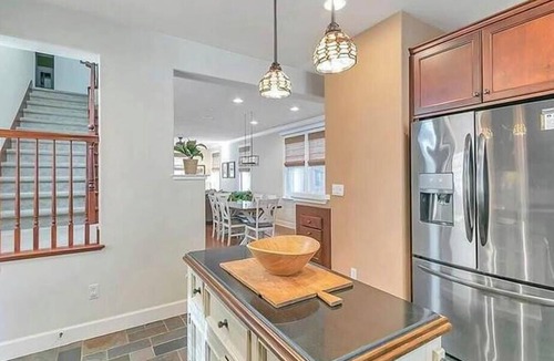 Napa House | Well-appointed 3-bedroom townhome with AC in Napa