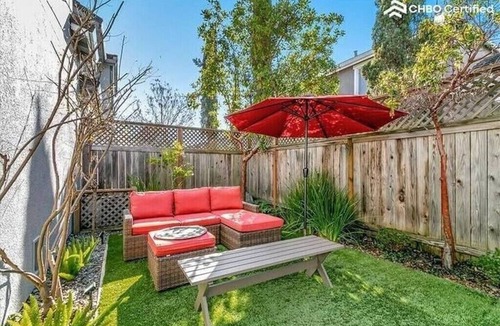 Napa House | Well-appointed 3-bedroom townhome with AC in Napa
