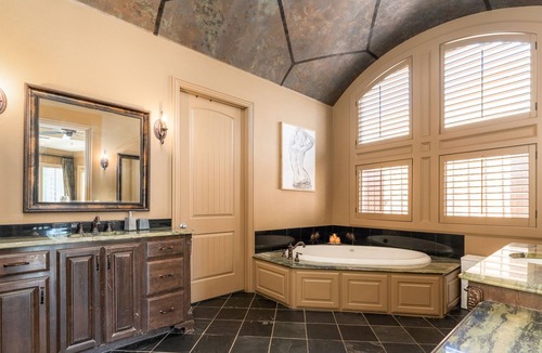 Lubbock House | Well Appointed and Spacious, Best of Lubbock/Pool+Hot Tub/Gym!