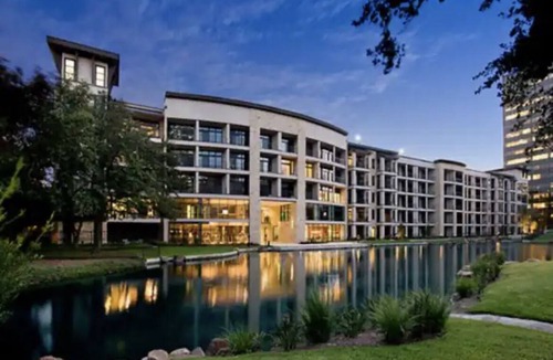 The Galleria Apartment | Well-Appointed Apartment w/Balcony & Modern Amenities
