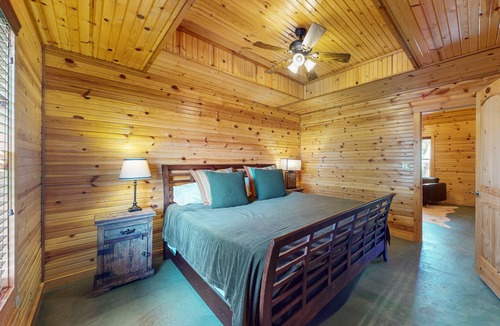 Maysville Cabin | Well-appointed cabins with 2 kitchenettes, grills, patio, electric fireplaces