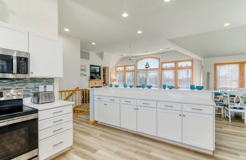 Ocean Hill House | Well-appointed Corolla NC vacation home with short walk to the beach!