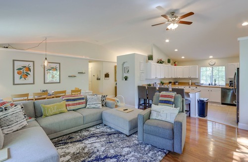 McKenna House | Well-Appointed McKenna Home: Fire Pit & Deck!