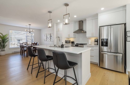Dieppe House | Well Appointed Modern Townhouse Located Close To YQM Airport and All Amenities.