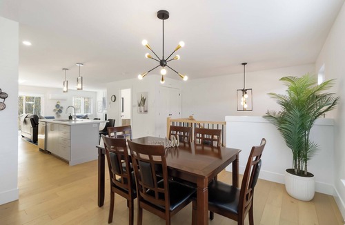 Dieppe House | Well Appointed Modern Townhouse Located Close To YQM Airport and All Amenities.