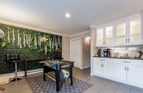 Memorial House | Well-Appointed Private Townhome in Energy Corridor