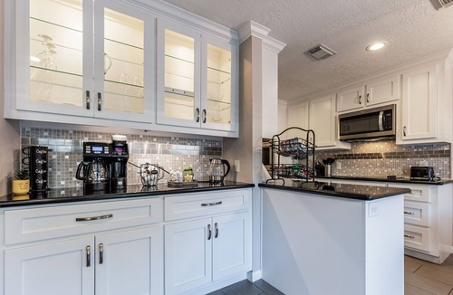 Memorial House | Well-Appointed Private Townhome in Energy Corridor