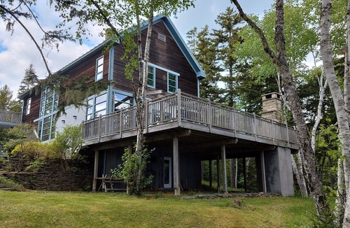 Amherst House | Well appointed, waterfront home.