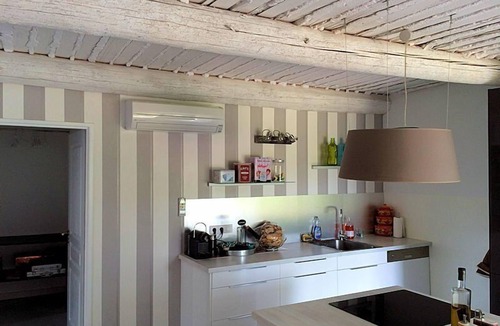 Sainte-Cecile-les-Vignes House | Well-decorated vacation farmhouse in Ste-Cécile-les-Vignes, heated pool.