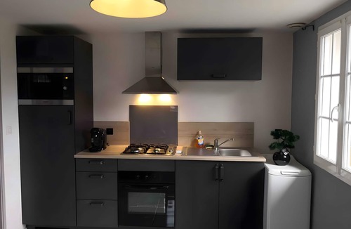 Saint-Pol-sur-Ternoise House | Well-Decorated Rosemont Cottage in Prime Location