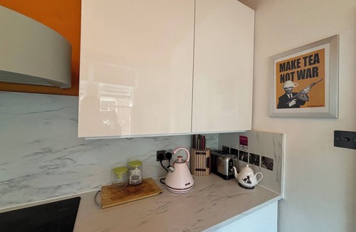 Gospel Oak Apartment | Well-Designed 1BD Flat with Terrace, Hampstead