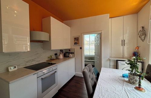 Gospel Oak Apartment | Well-Designed 1BD Flat with Terrace, Hampstead