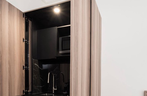 Latin Quarter Apartment | Well-equipped room in Quartier des Spectacles