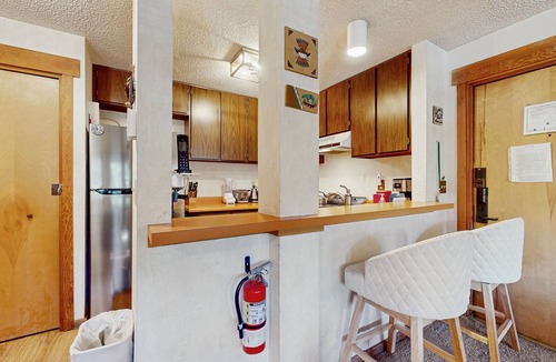 Tahoe Woods Apartment | Well-Equipped Second-Level Studio w/Free WiFi, Balcony, & Shared Outdoor Pool