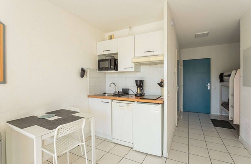 Ciboure Apartment | Well-equipped studio facing the golf course, with swimming pool and parking space