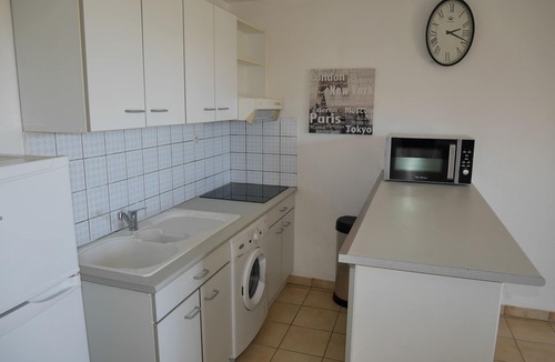 Les Hauts de Canet Apartment | Well-exposed T2 with air-conditioning in the bedroom and close to the municipal swimming pool.