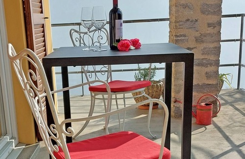 Brione sopra Minusio House | Well-kept Ticino detached house on a sunny slope above Locarno with panoramic views