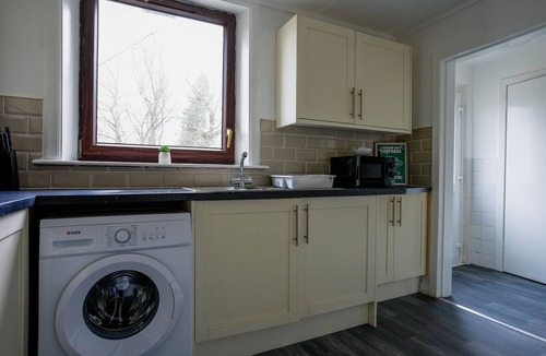 Tillicoultry House | Well Located 2-Bed Home with Free Parking