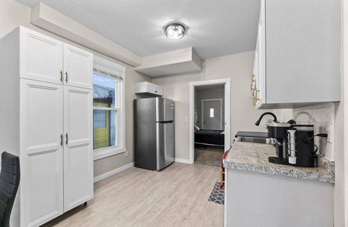 West Central Apartment | Well-Located 2BR Downtown Apartment | Central Stay