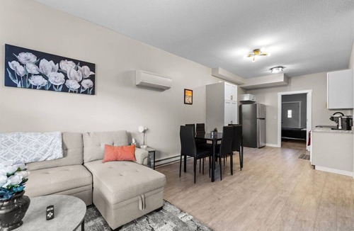 West Central Apartment | Well-Located 2BR Downtown Apartment | Central Stay