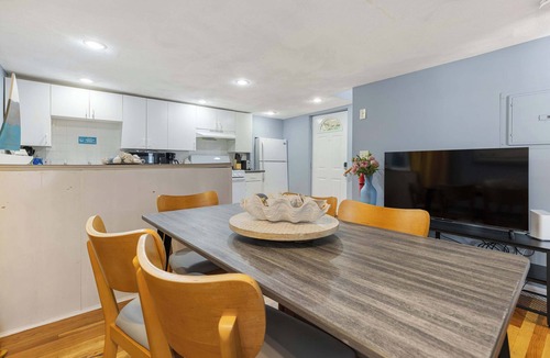East Cambridge Apartment | Well Located 3 Bed, 1 Bath in Kendall Sq