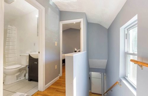 East Cambridge Apartment | Well Located 3 Bed, 1 Bath in Kendall Sq
