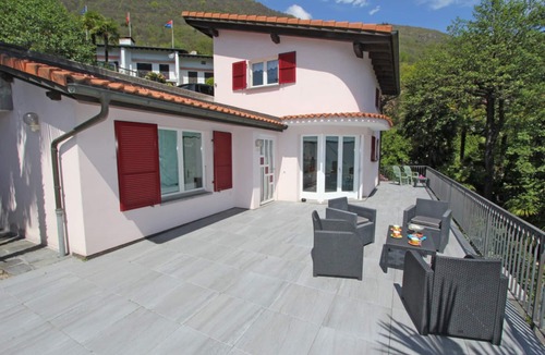 Brione sopra Minusio House | Well-maintained detached house on a sunny slope above Locarno with panoramic views