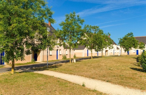 Azay-le-Rideau House | Well-maintained, linked holiday home with garden and terrace
