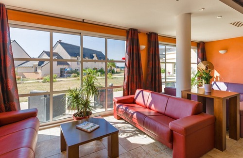 Azay-le-Rideau House | Well-maintained, linked holiday home with garden and terrace